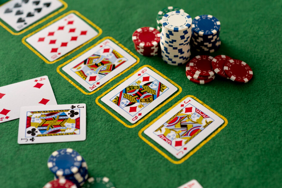 オンカジ定番ゲーム『ポーカー』を攻略！ルールや役一覧を解説！